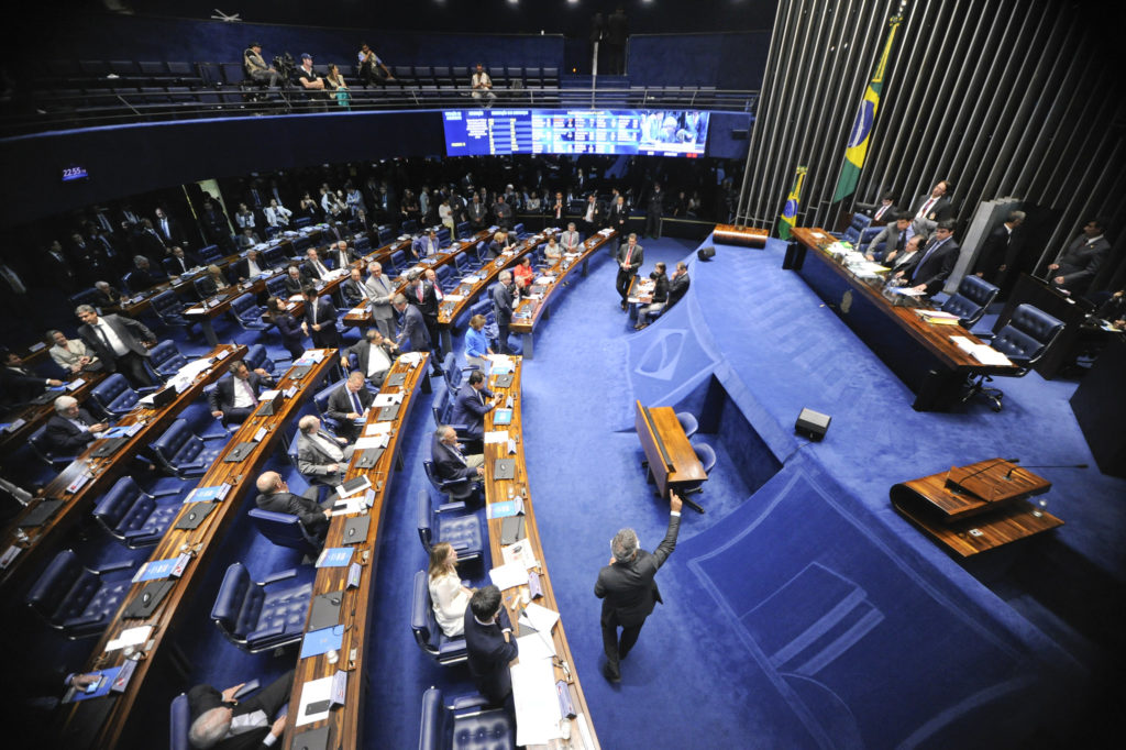 Plenário do Senado aprova PEC dos precatórios  